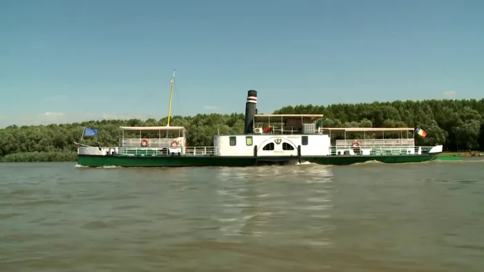 Nava „Borcea” face croaziere de weekend pe Dunăre pentru grupuri de turiști