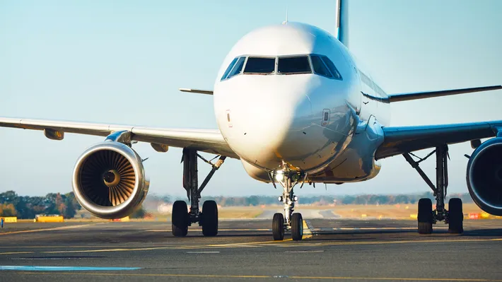 Zborurile din această vară, în pericol. Prețul kerosenului s-a dublat, iar rezervele se epuizează