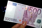 Una dintre cele mai controversate bancnote euro este retrasă definitiv din sistem. Ce trebuie să facă cei care o au