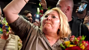 Nebunie la Otopeni! S-a întors Diana Șoșoacă de la Strasbourg VIDEO