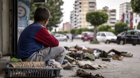 Peste un miliard de persoane din lume suferă de sărăcie „acută”