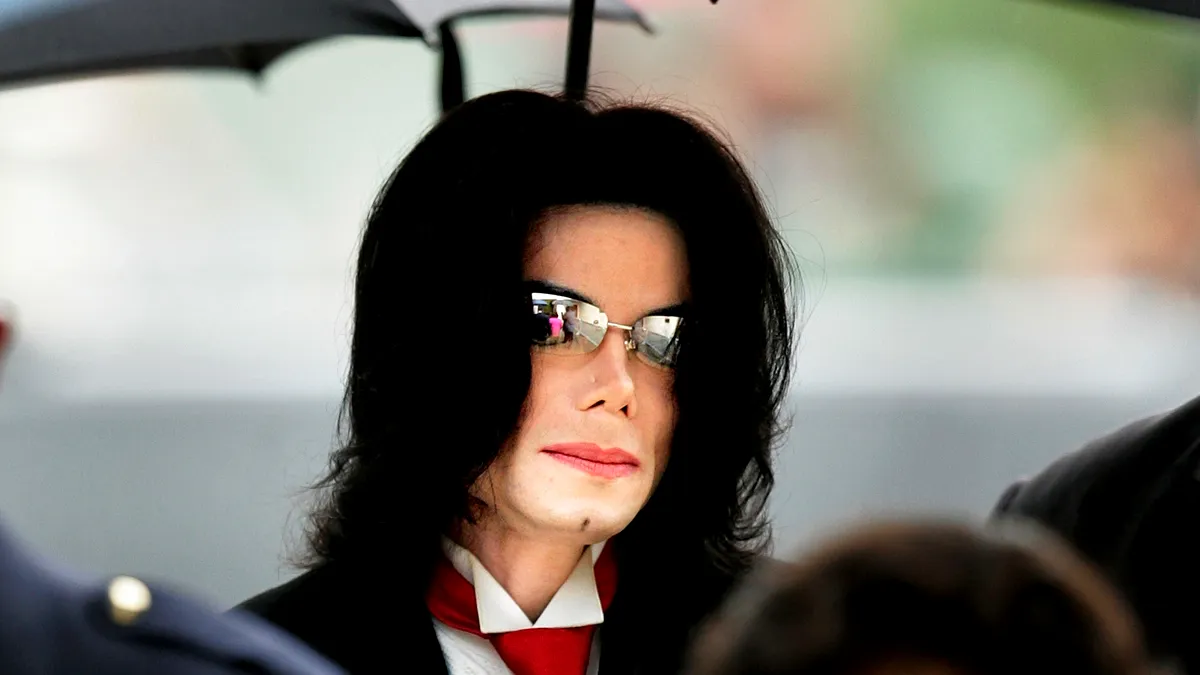 Cât costă jacheta lui Michael Jackson?