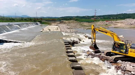 Lucrările de punere în siguranță a barajului priză Trotuș sunt în toi