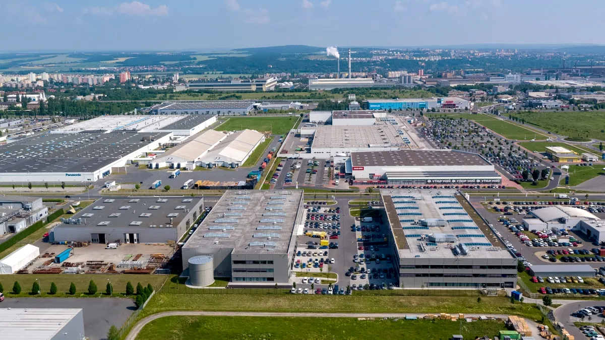 În primul trimestru din acest an, pe piața din România au fost închiriați în total 264.000 mp de spații logistice