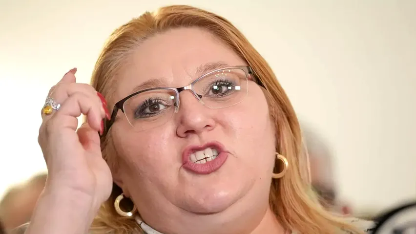 Diana Șoșoacă, acuză! „Li s-au promis tinerilor noștri 3.000 de euro, dar cei dragi ni s-au întors în coșciug”!