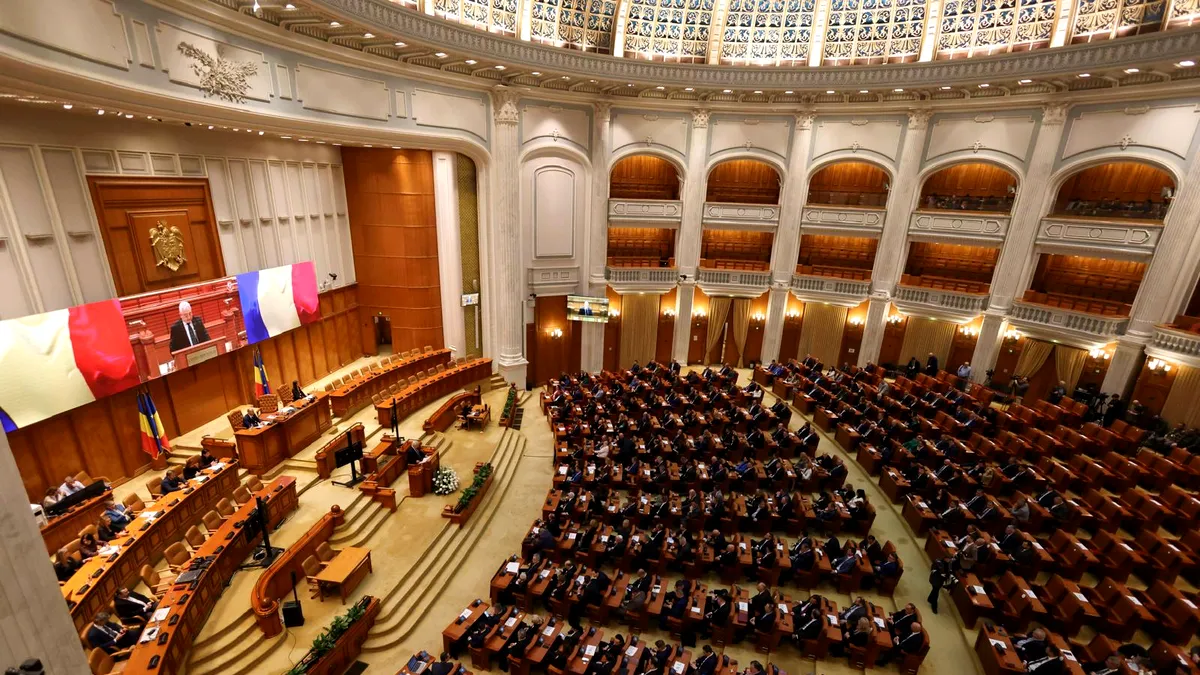 Noul Parlament și-a început activitatea. S-a reunit la prima ședință