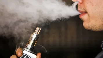 Senatorii au decis: Fără țigări electronice în spațiile publice închise