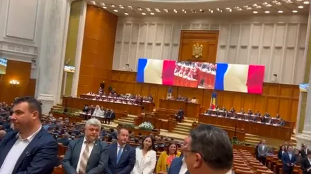 Parlamentarii SOS și POT întorc spatele ceremoniei de învestire a Președintelui (VIDEO)