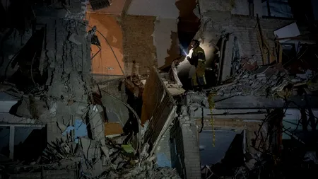 Atac aerian devastator în Sumî: o bombă rusească ghidată a ucis doi oameni într-un bloc de locuințe