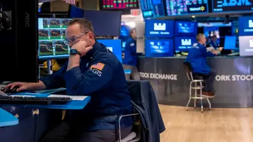 Wall Street se prăbuşeşte: piețele reacționează la ofensiva comercială a lui Trump