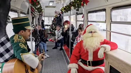 „Tramvaiul lui Moș Crăciun” a adus magia sărbătorilor de iarnă pentru 300 de copii din București și Ilfov