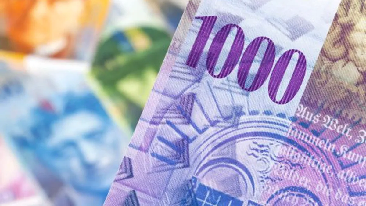 Moneda națională s-a depreciat, pentru a doua zi consecutiv, față de francul elvețian. În raport cu euro, s-a apreciat