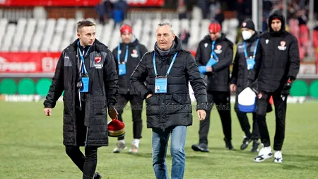 Mircea Rednic dă afară 14 jucători de la Dinamo: “Degeaba suntem mulţi şi mai puţin buni” (Video)