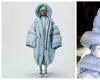 Japonezii au inventat geaca „inteligentă” de tip pufoaică care te adoarme. E inspirată de un articol vestimentar din istoria japoneză