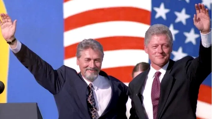 Președintele României, Emil Constantinescu, și președintele SUA, Bill Clinton, în 1997 la București / Foto: gandul.ro