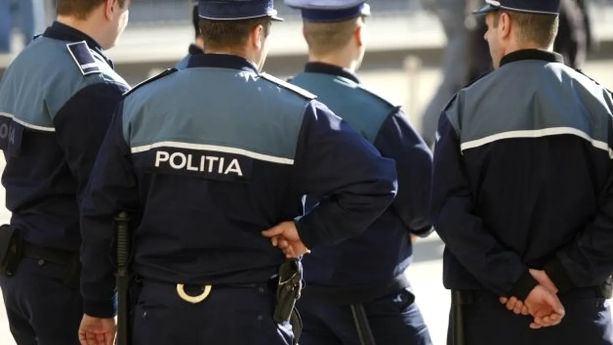 Polițiști reținuți în cazul bărbatului decedat în timp ce era încătușat
