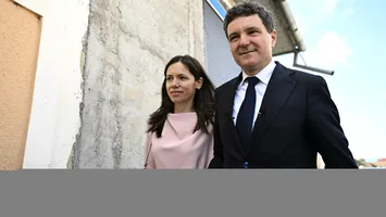 Povestea discretă de iubire dintre Nicușor Dan și Mirabela Grădinaru. Locul inedit în care s-au întâlnit prima dată
