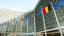 Comisia Europeană cere „imposibilul”: banii înaintea creșterilor salariale. CASS ar putea fi extinsă și la pensii