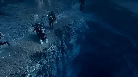 Mister sub Oceanul Pacific: structuri ciudate descoperite în mantaua Pământului