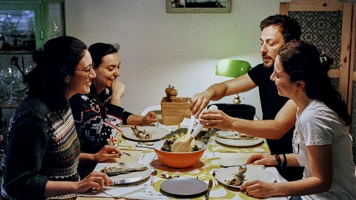 Studiu: Câți români sunt mulțumiți de relațiile cu familia și câți nemulțumiți