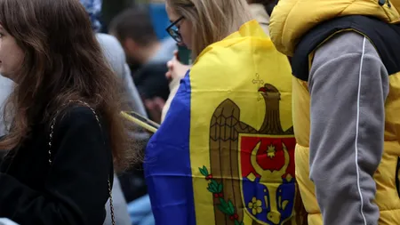 IMAGINI IMPRESIONANTE din Centrul Vechi: cozi kilometrice la secțiile de votare din București