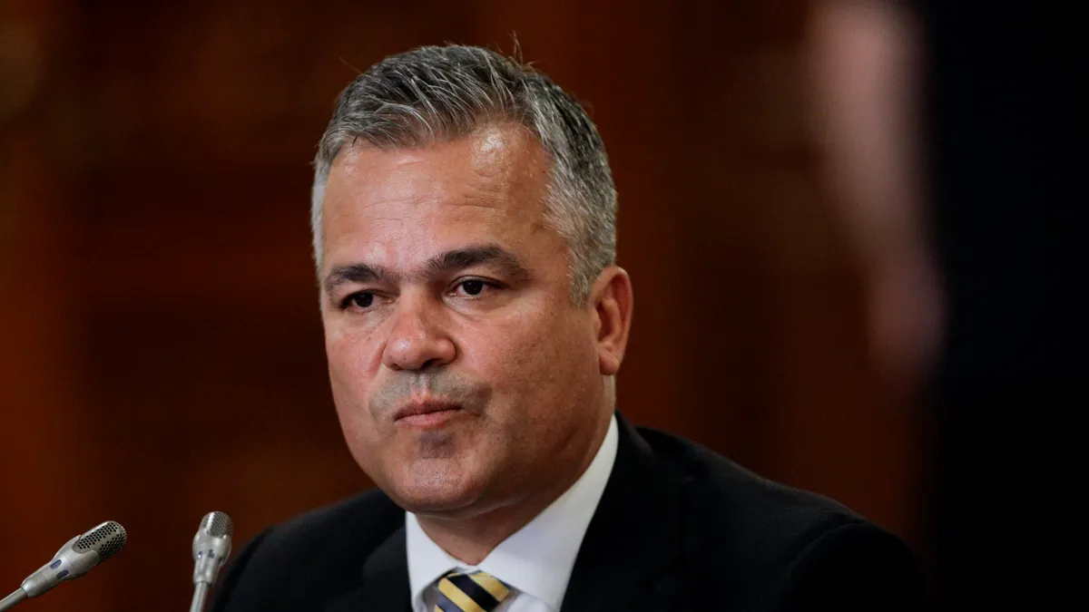 Adrian Veștea, replică pentru USR, după ce au acuzat că nu pot susține un guvern care „se naște din trădare”
