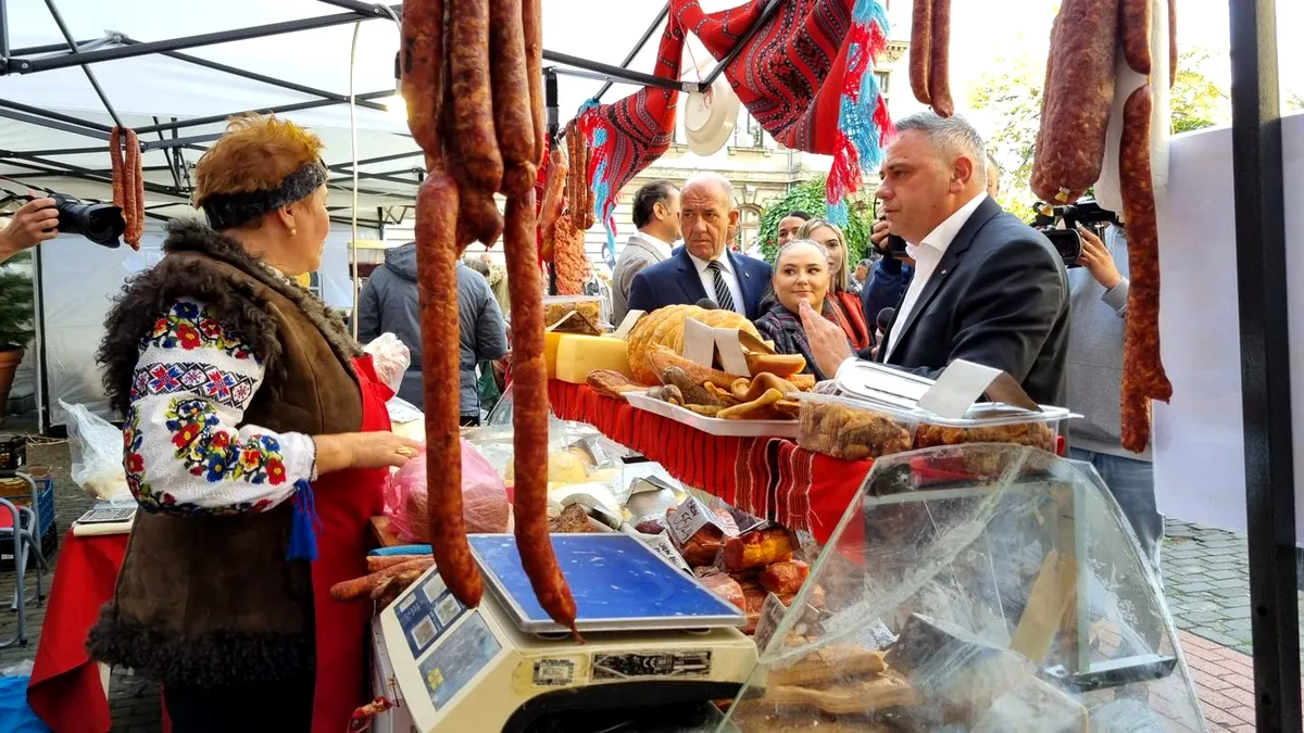 Ce poți să cumperi cu 100 de lei la târgul din curtea Ministerului Agriculturii (foto)