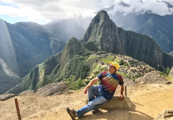 Un român plătit să te plimbe peste tot în lume, chiar și în Peru, la Machu Picchu / Foto: imperatortravel.ro