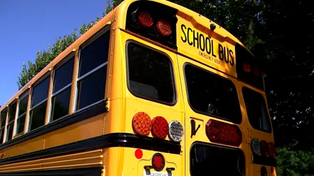Un elev de 13 ani și-a salvat colegii aflați într-un autobuz cu șoferul leșinat la volan