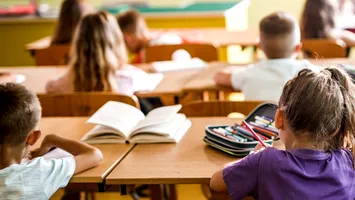 Cât se plăteşte în România pentru educația „gratuită”. Suma s-a triplat în doar câţiva ani