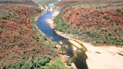 Râul mai vechi decât dinozaurii. Povestea fascinantă a cursului de apă care curge de 400 de milioane de ani