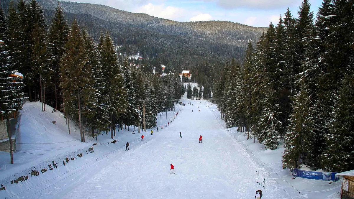 Sezonul de schi în România 2025: unde poți schia și cât costă un skipass