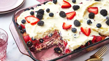 Tiramisu cu fructe de pădure – desertul răcoritor al verii