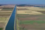 De ce fondurile de criză ale UE finanțează eșecul adaptării — și ce ar însemna, economic, să cultivăm ca într-o țară care e 60% deșert