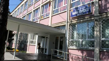 Profesor la un reputat liceu din Craiova și dirijor al Coralei Academice a Filarmonicii Oltenia, reținut pentru viol. Victima era minoră