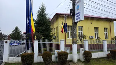 Un primar PNL din Prahova, agresiv cu o jurnalistă sub ochii unui polițist local (VIDEO)