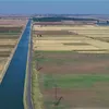 De ce fondurile de criză ale UE finanțează eșecul adaptării — și ce ar însemna, economic, să cultivăm ca într-o țară care e 60% deșert