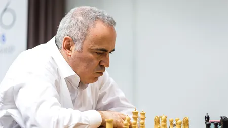 Legendarul șahist Garry Kasparov îi îndeamnă pe români să meargă la vot. „Poți ajunge ca în Rusia sau China!”