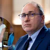 Scandal după ce ministrul Educației a fost prins pe telefon, în timp ce o elevă plângea la microfon. Explicația lui Dimian: „M-am trezit la 2 noaptea”