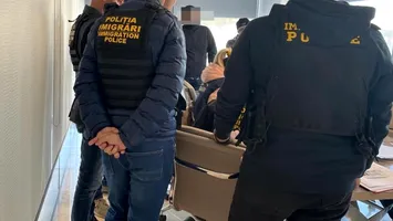 Doi cetățeni chinezi, trimiși în judecată după ce au încercat să mituiască un polițist din Prahova