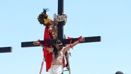 Ţara în care tradiţia din Vinerea Mare presupune crucificarea reală a unui tâmplar. Ritualul s-a ţinut şi azi