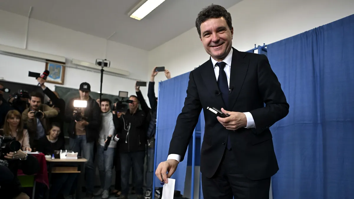 Nicușor Dan anunță începutul discuțiilor informale pentru un posibil nou guvern: „Să vedem cine, ce vrea”