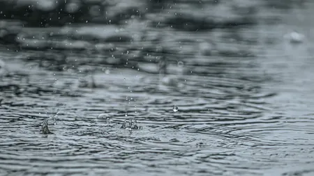 După valul de taxe, apare una nouă. Ce este „taxa pe apa de ploaie” și cine este obligat să o plătească