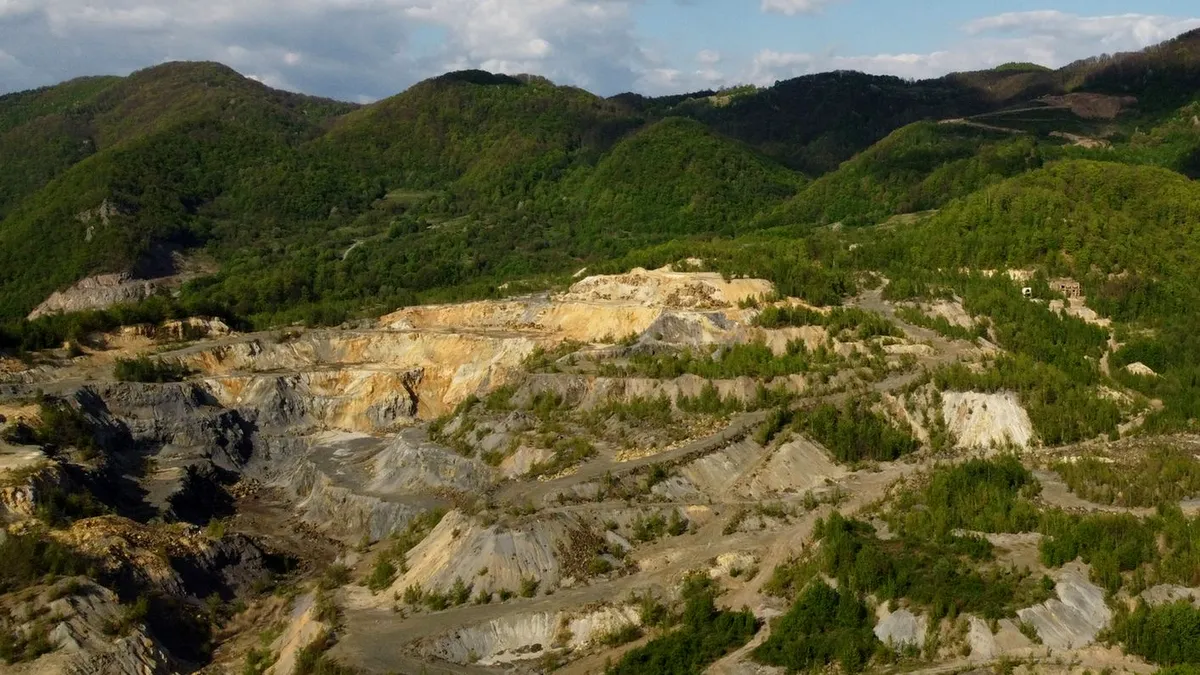 Proiect minier de peste 80 de tone de aur, avizat pe ascuns de APM Hunedoara