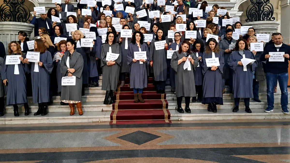Grefierii amenință că blochează Justiția. Statul de drept funcționează numai cu sporurile incluse