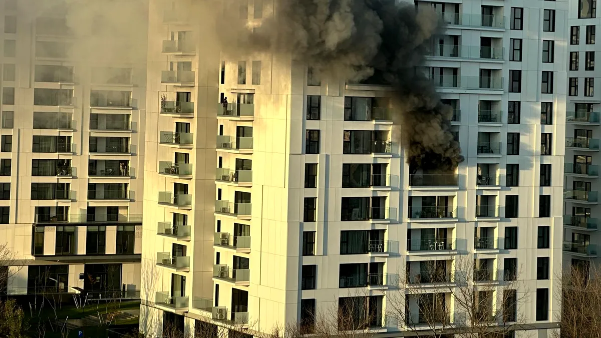 Incendiu violent la One Cotroceni: 152 de persoane evacuate, 17 rănite
