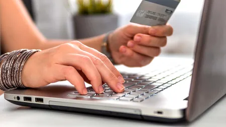 Sondaj: O treime dintre români intenționează să aloce până la 500 lei/lună pentru cumpărături online în această vară