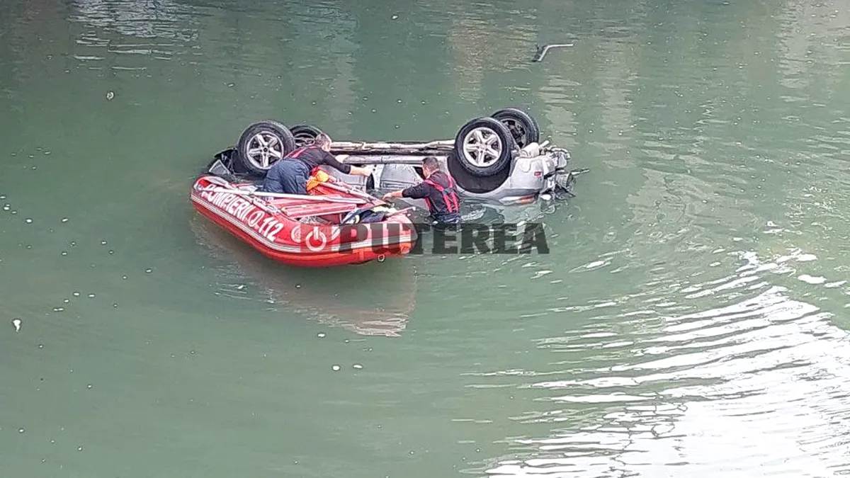 Un șofer a căzut cu mașina în râul Dâmbovița, în zona Podului Ciurel din București. Șoferul a murit