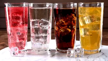 Evitați sucurile dietetice! Ultimele cercetări arată că declanșează pofta de mâncare