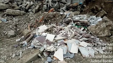 Deșeuri din construcții, făcute de Primăria Constanța, aruncate în curtea unei firme